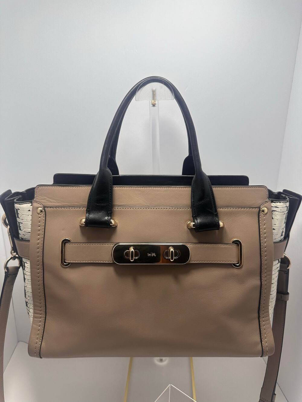 Coach Swagger 27 Colorblock
Leather Satchel in Stone – Rare 2015 Edition 36496